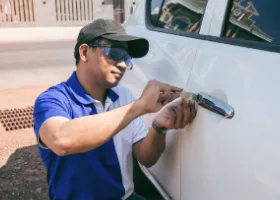 Car Locksmith in Paramount, CA